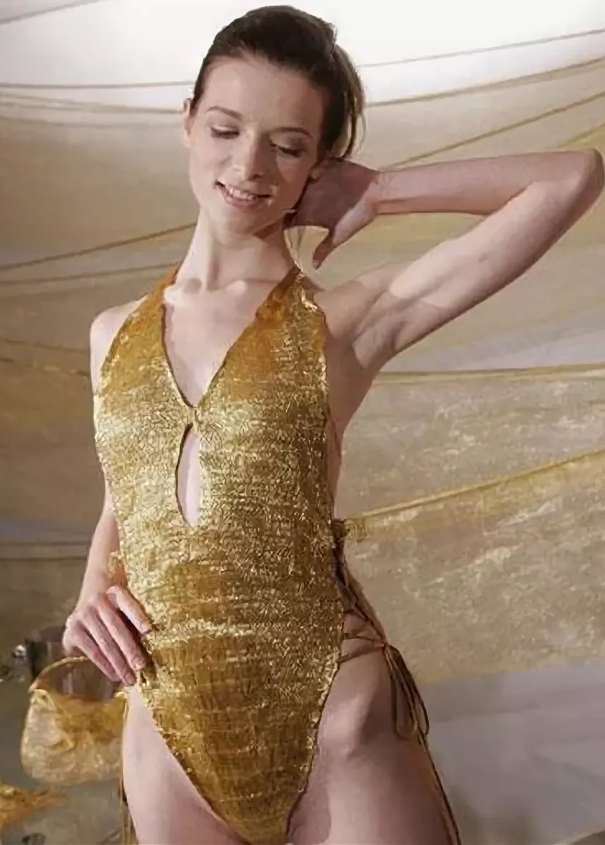 Купальник из золотых нитей  за 92 000 долларов.