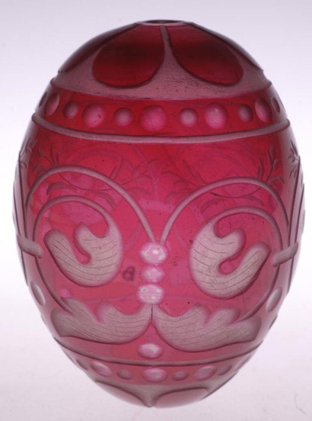 Яйцо пасхальное. Конец XIX в. Гусевская хрустальная фабрика (?). Из собрания Государственного Владимиро-Суздальского музея-заповедника