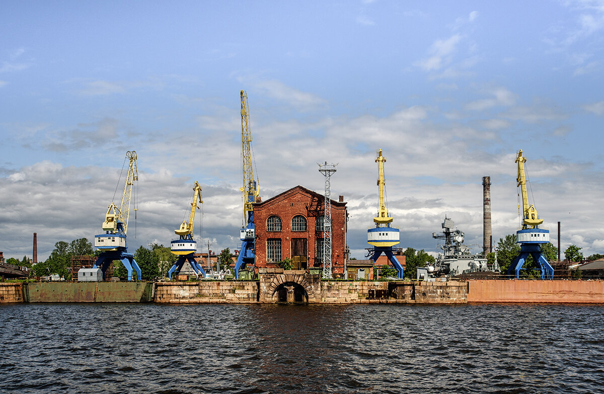 Доки в кронштадте. Морской завод Кронштадт. Судоремонтный завод Кронштадт. Кронштадтский морской завод док Сургина. Кронштадтский завод Кронштадт.