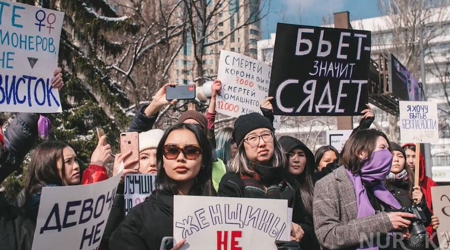 Лозунги, запугивающие женщин, но не предупреждающие преступления