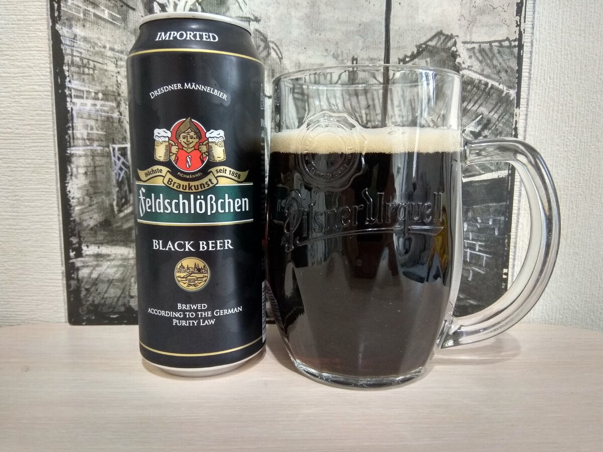 Feldschlößchen Black Beer в кружке Pilsner Urquell