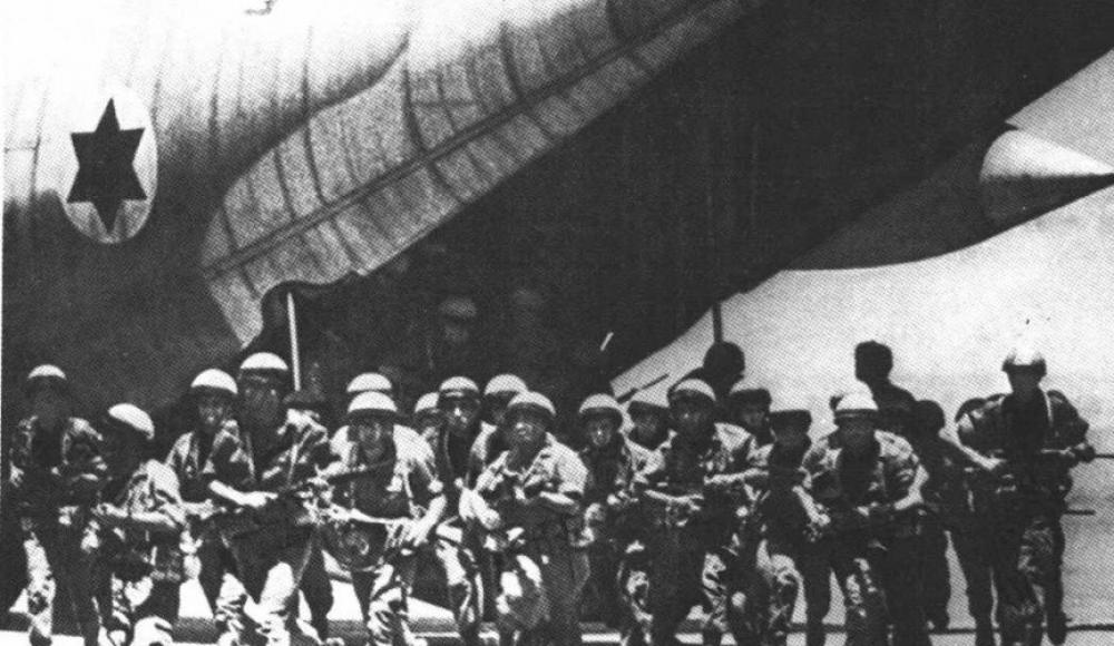 Тренировка высадки из самолёта израильским Сайерет Маткаль