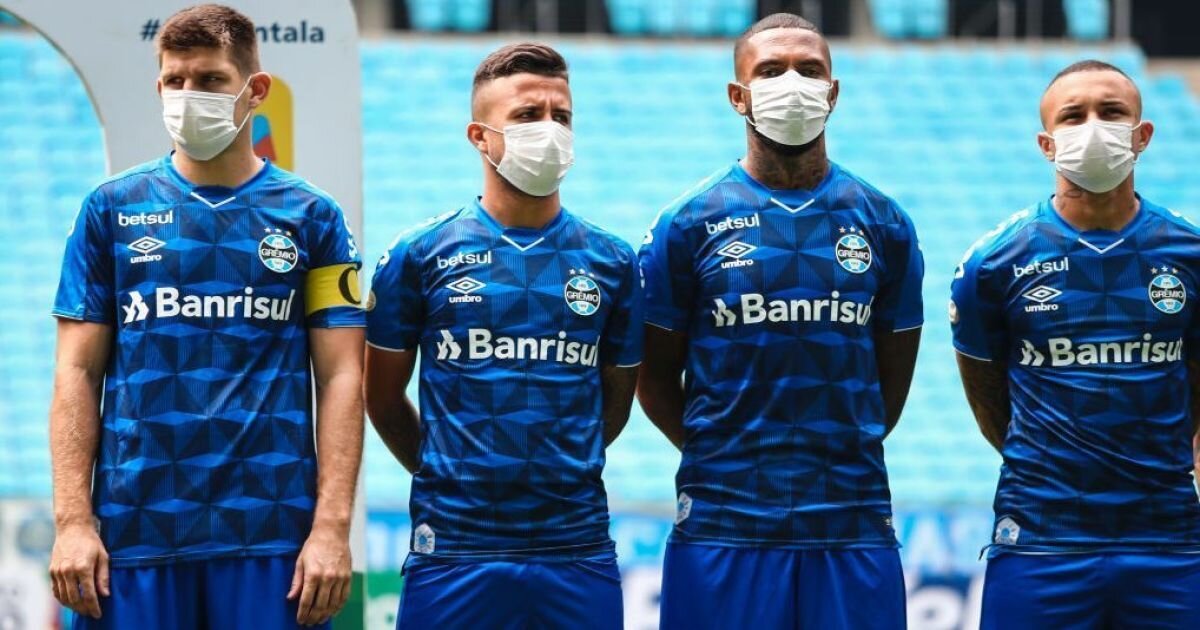 Бразильские игроки Гремио организовали акцию протеста, заявив, что футбольный сезон должен быть приостановлен из-за угрозы коронавируса. Фото obovsem.org 