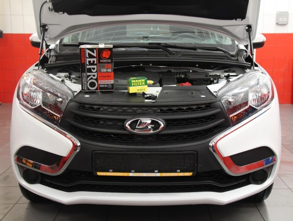 Впрочем, рядовой автовладелец вряд ли сможет найти масляный фильтр без подсказки, не говоря уж про его замену. Другое дело – профессиональные механики, работающие на станциях техобслуживания автомобилей «SPOT» в Санкт-Петербурге. Они способны поменять масло и фильтр за 14 минут, причем, автовладельцу не придется провести на станции техобслуживания ни одной лишней минуты – записаться на замену масла и масляного фильтра можно на сайте zamena-masla-spot.ru, где предлагается выбрать наиболее удобное время и оговорить все условия процедуры заранее