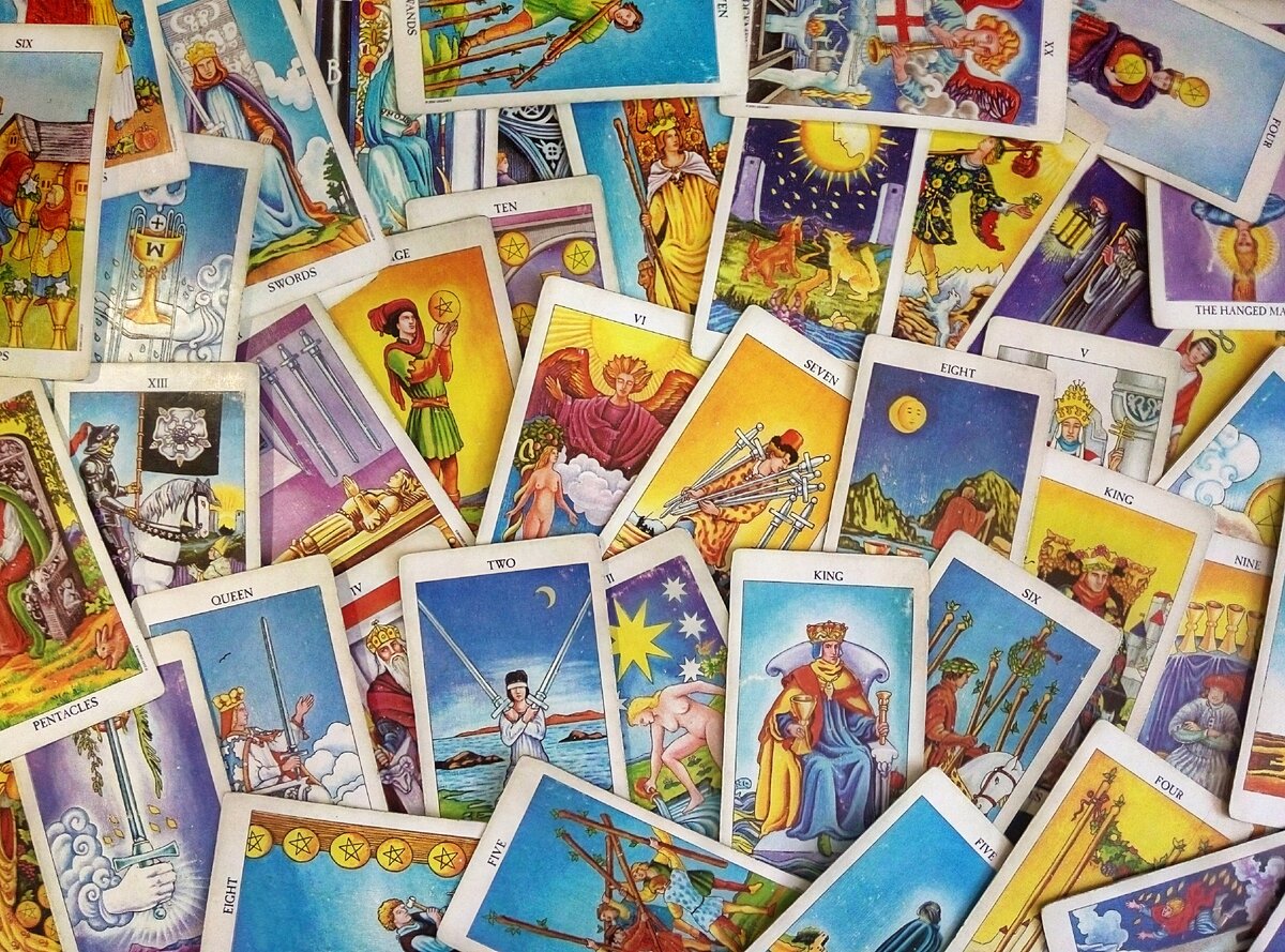 Яркая и простая колода карт, на которой учиться одно удовольствие!