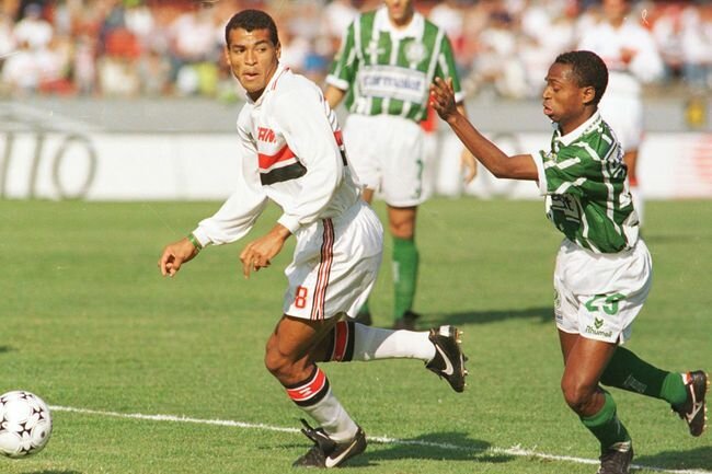 В "Сан - Паулу" под 8 номером...