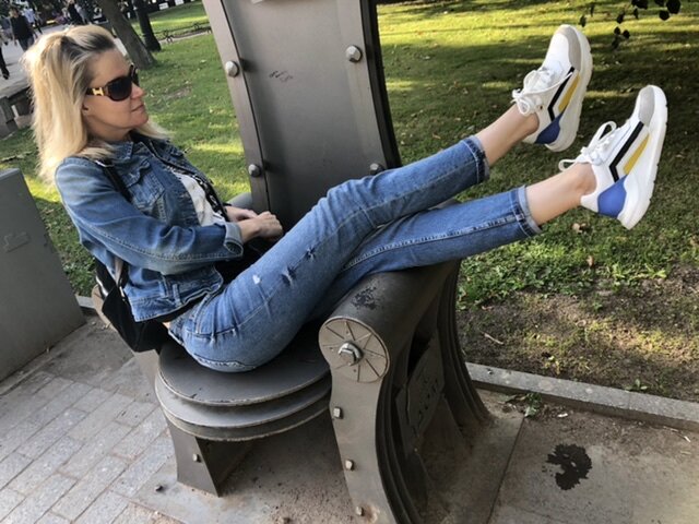 Кроссовки я, кстати, выиграла. В одной из соцсетей магазин проводил розыгрыш: нужно было разместить фото в их обуви, победитель получал сумму покупки на карту.