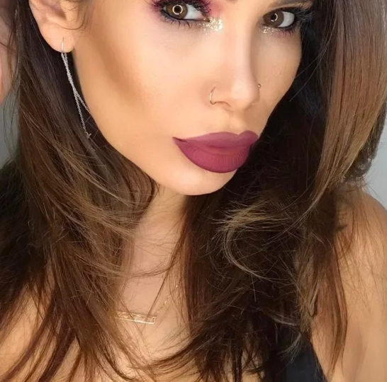 Идеальный блонд Собчак слегка облез, а нос похоже поломался. Непокорная чеченка Айза