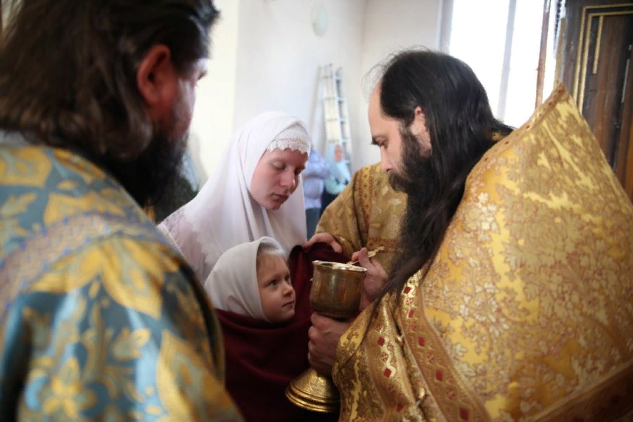 Причащение младенца