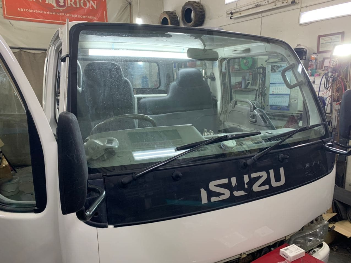 Isuzu Elf 1995 года выпуска