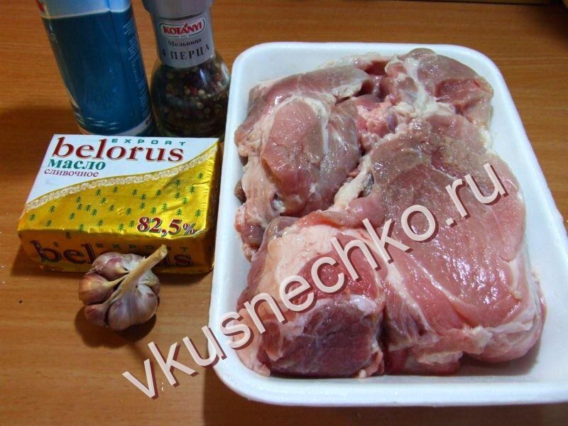 Свинина, запечённая с чесноком в рукаве в духовке - 8 пошаговых фото в рецепте