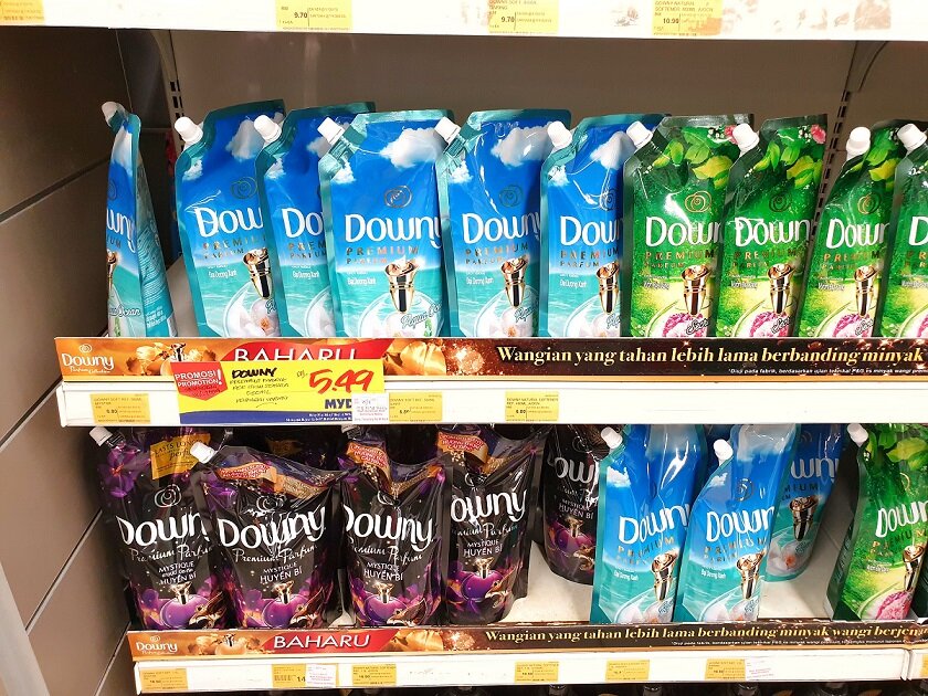 Дой-пак с дозатором на углу.