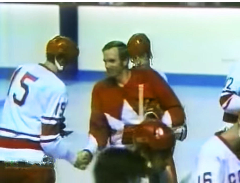 Рукопожатие перед началом матча