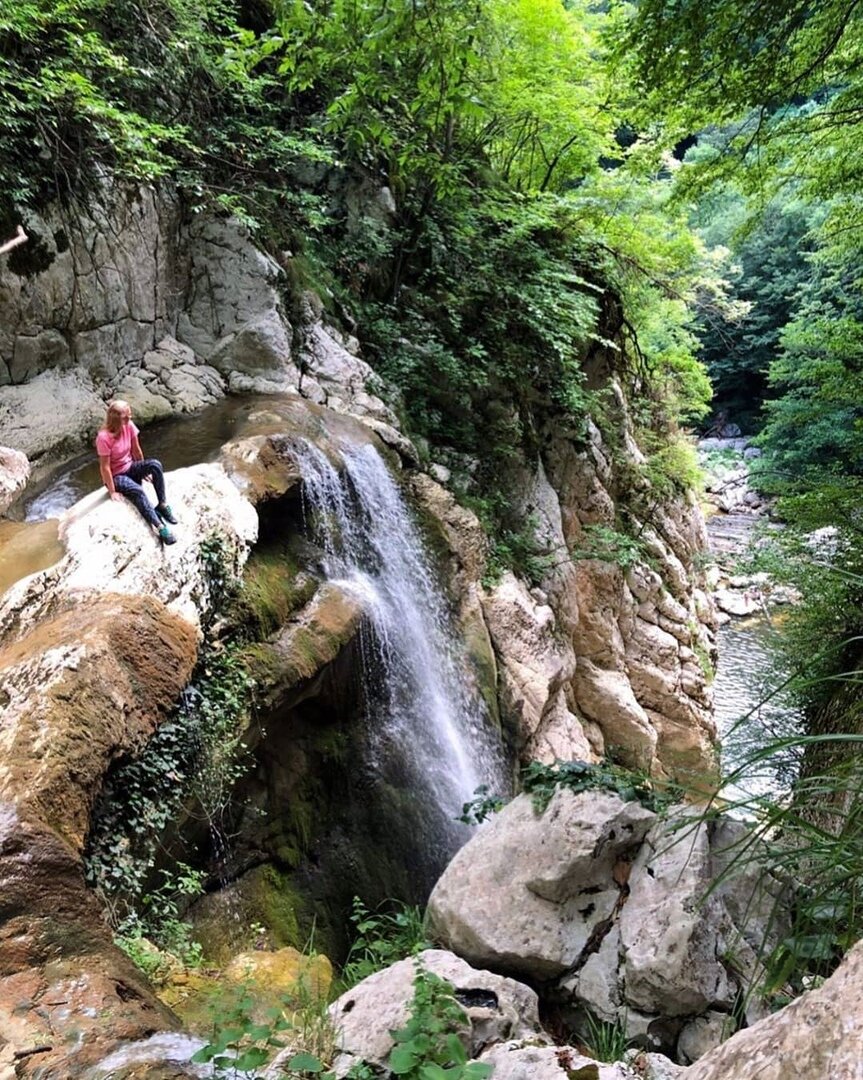 Первый каскад второго Агурского водопада, вид сверху