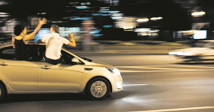 Меломаны с большой дороги/ Скорость есть чем измерить, а шум?