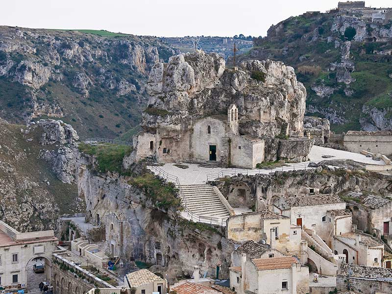 Матера Базиликата Италия. Matera Cathedral Матера. Сасси-ди-Матера Италия. Город в скале Италия Матера.