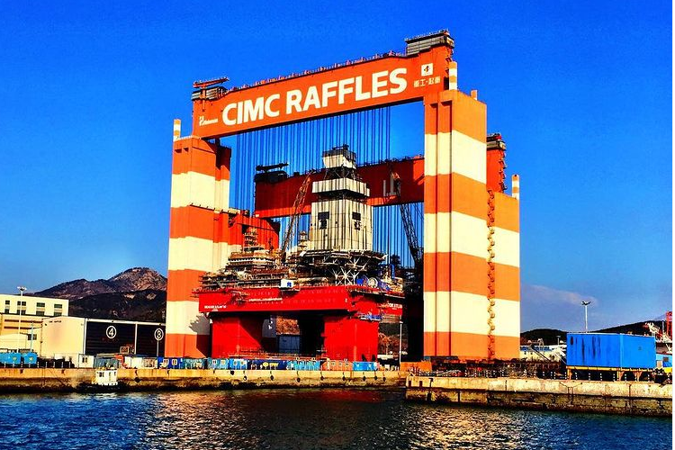 кран Taisun на судоверфи Yantai Raffle