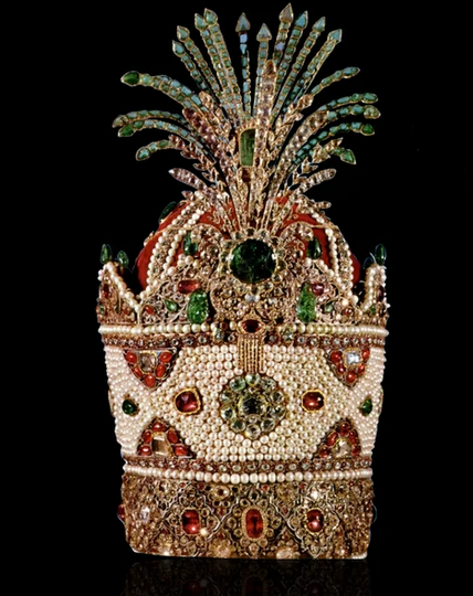 Диадема королевы виктории. Шах ирана пехлеви коронация. Корона персии. Корона каджаров. Персидская тиара.