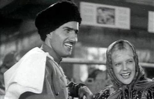 В 1936 году на премьере фильма «Цирк» будущая актриса Марина Ладынина познакомилась с режиссером Иваном Пырьевым. Именно в данное время он искал актрису на главную роль в фильм «Богатая невеста».