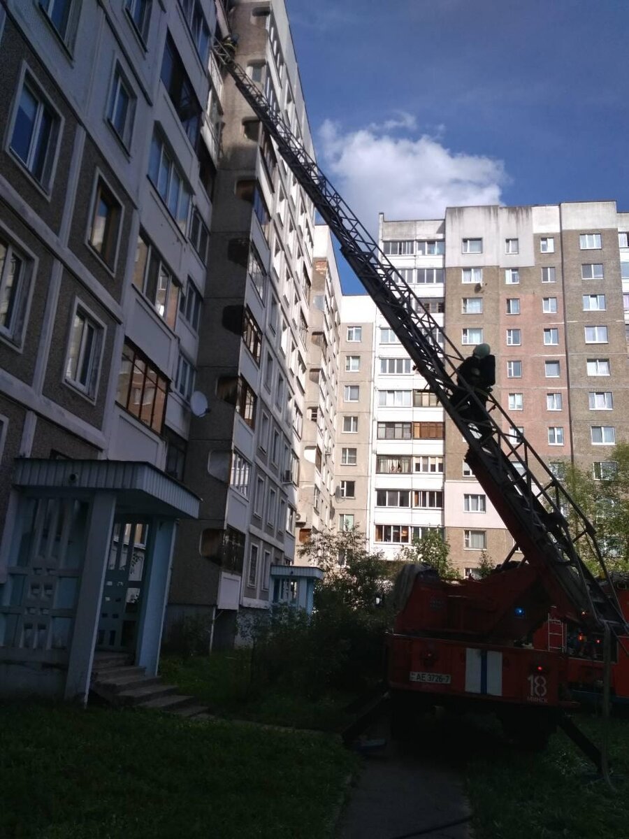 Пожар на балконе по ул. Янковского, 5. Минск. Фото: realt.onliner.by