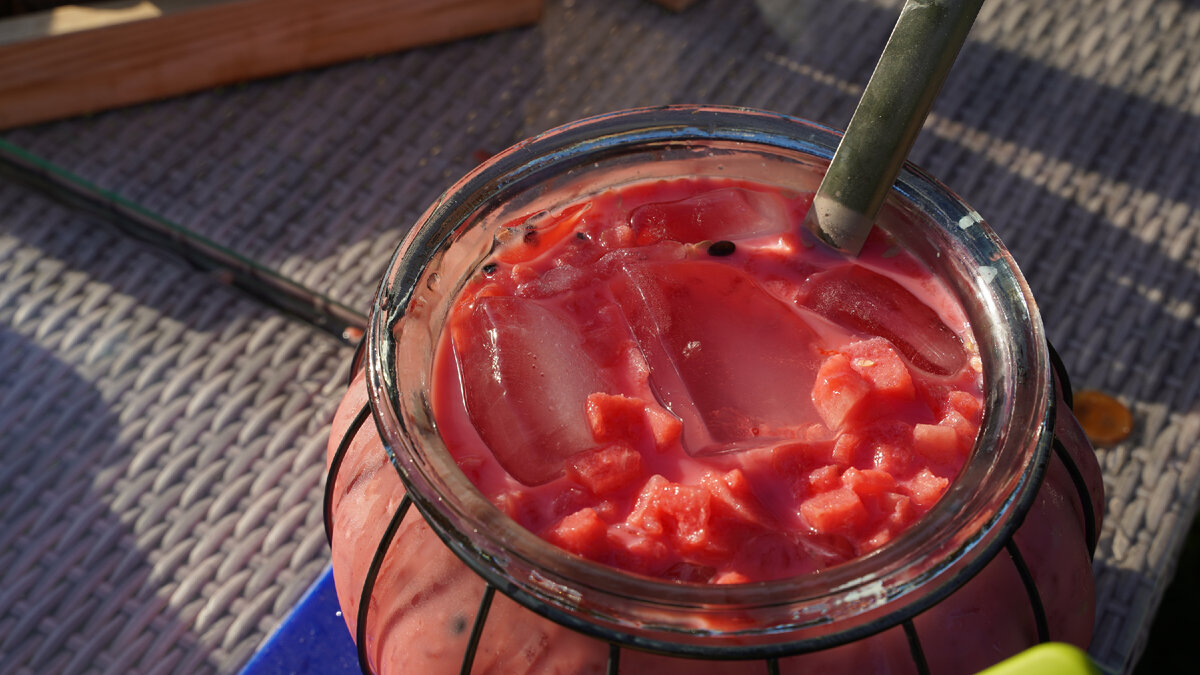 Напиток Арбузное Молочко в графине