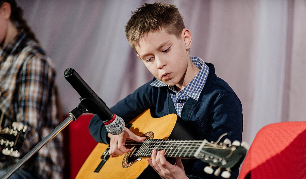 Сашка поет. Дворовые песни под гитару наташка. Сашка поет. Татьяна сашко и давид тухманов. Кошка сашка - кайф.