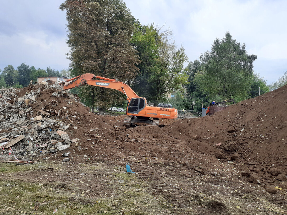 Первые два дома уже снесены.                                                                                                                                 Авторское фото.