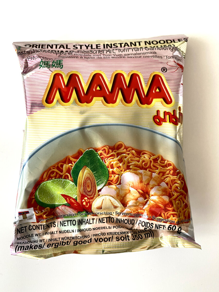 Лапша «МАМА» со вкусом креветки Том Ям в упаковке.