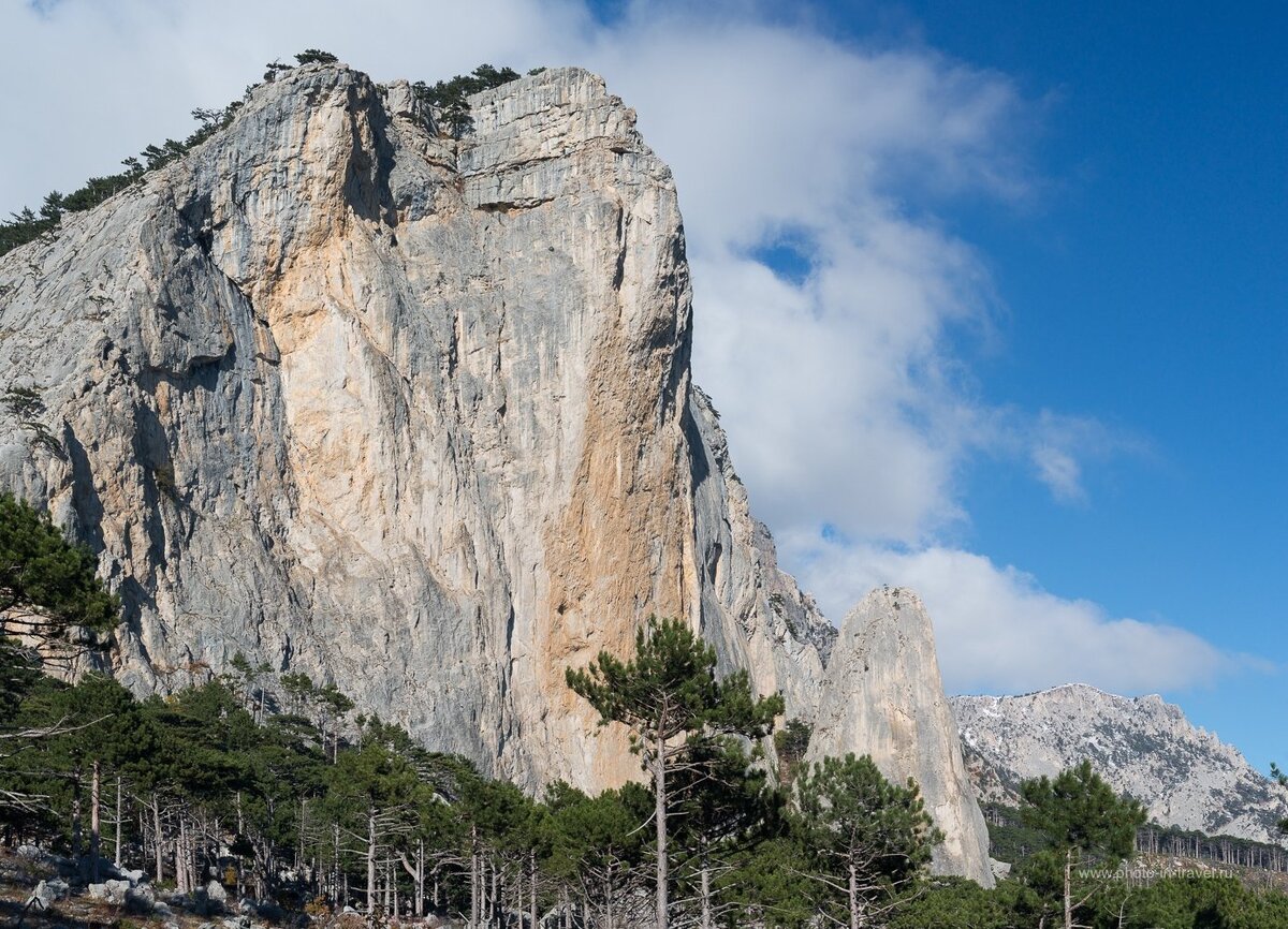 Отвесные горы в Крыму