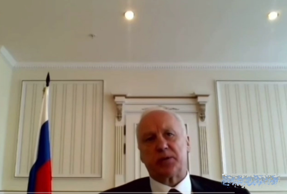 Ну вот, голова только торчит, надо вашему помощнику выговор объявить.