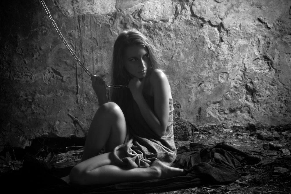 Красивые девушки рабыни. Кандалы на ногах. Картинки ошейников на женщине. Девка рабыня. Rosario dawson город грехов.