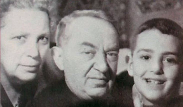Михаил Шуфутинский с бабушкой и дедушкой по отцу 
