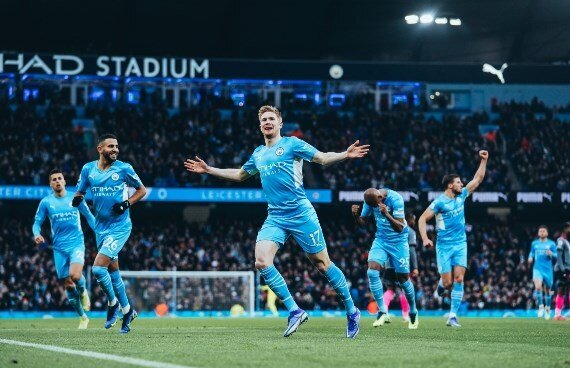 Кевин де Брюйне открыл счет в матче с «Лестером» /twitter.com/mancity
