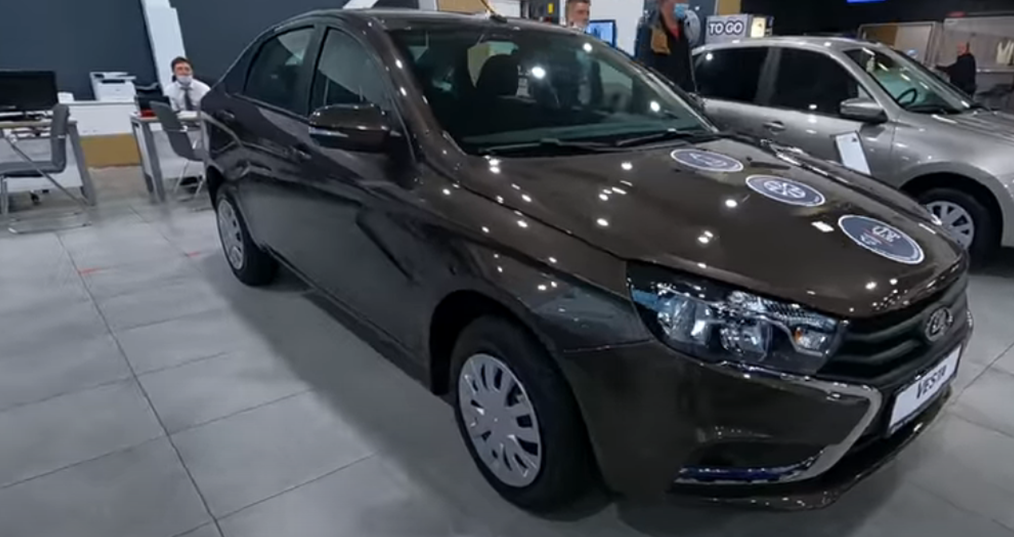 Будет ли работать АвтоВАЗ в 2022 году. На Ладу Весту могут поставить полный привод и турбонаддув. Цены стали больше на 247 тысяч