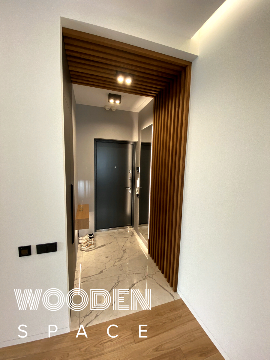 деревянные планки на стену в интерьере коридора