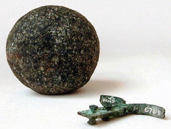 Крюк и гранитный шар, обнаруженные в Великой пирамиде Диксоном и Грантом в 1872