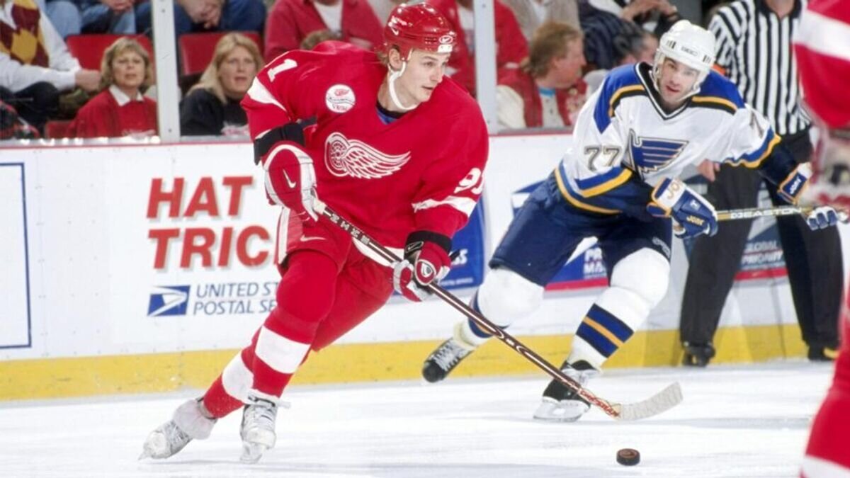    Хоккеист "Детройт Ред Уингз" Сергей Федоров (слева)© Фото : Официальный сайт НХЛ