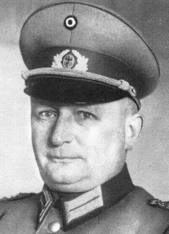 Фердинанд фон Бредов (16 мая 1884, Нойруппин — 30 июня 1934, Берлин) — немецкий генерал, был главой абвера, а также исполнял обязанности министра обороны в кабинете Курта фон Шлейхера.