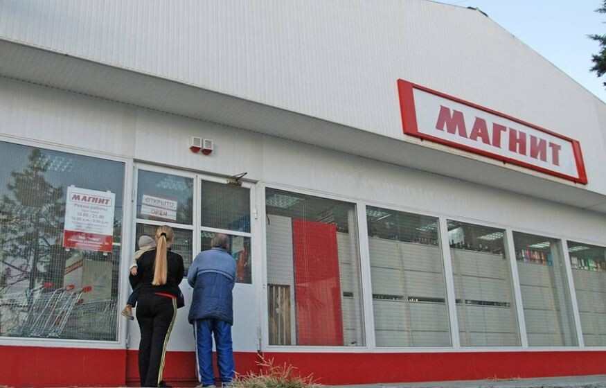    «Известия»: В России магазины начинают продавать просрочку