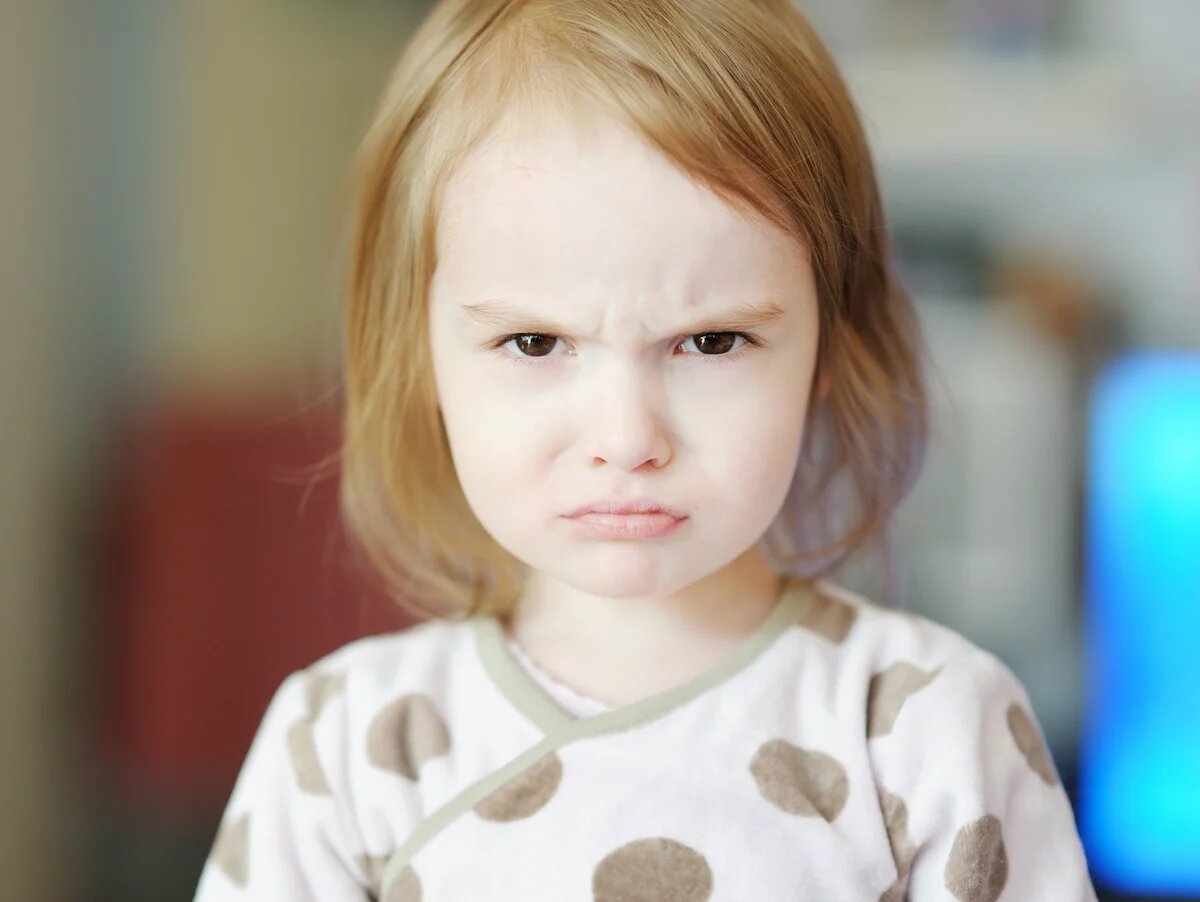 Вот как-то так сидит. Источник: laifhak.ru