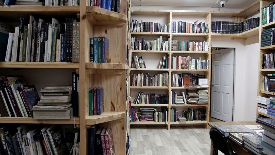     С просьбой о погоде в среду, 9 августа, без дождя обращаются к небесной канцелярии сотрудники и читатели Приморской краевой детской библиотеки. Ведь на завтрашний день у них большие планы.