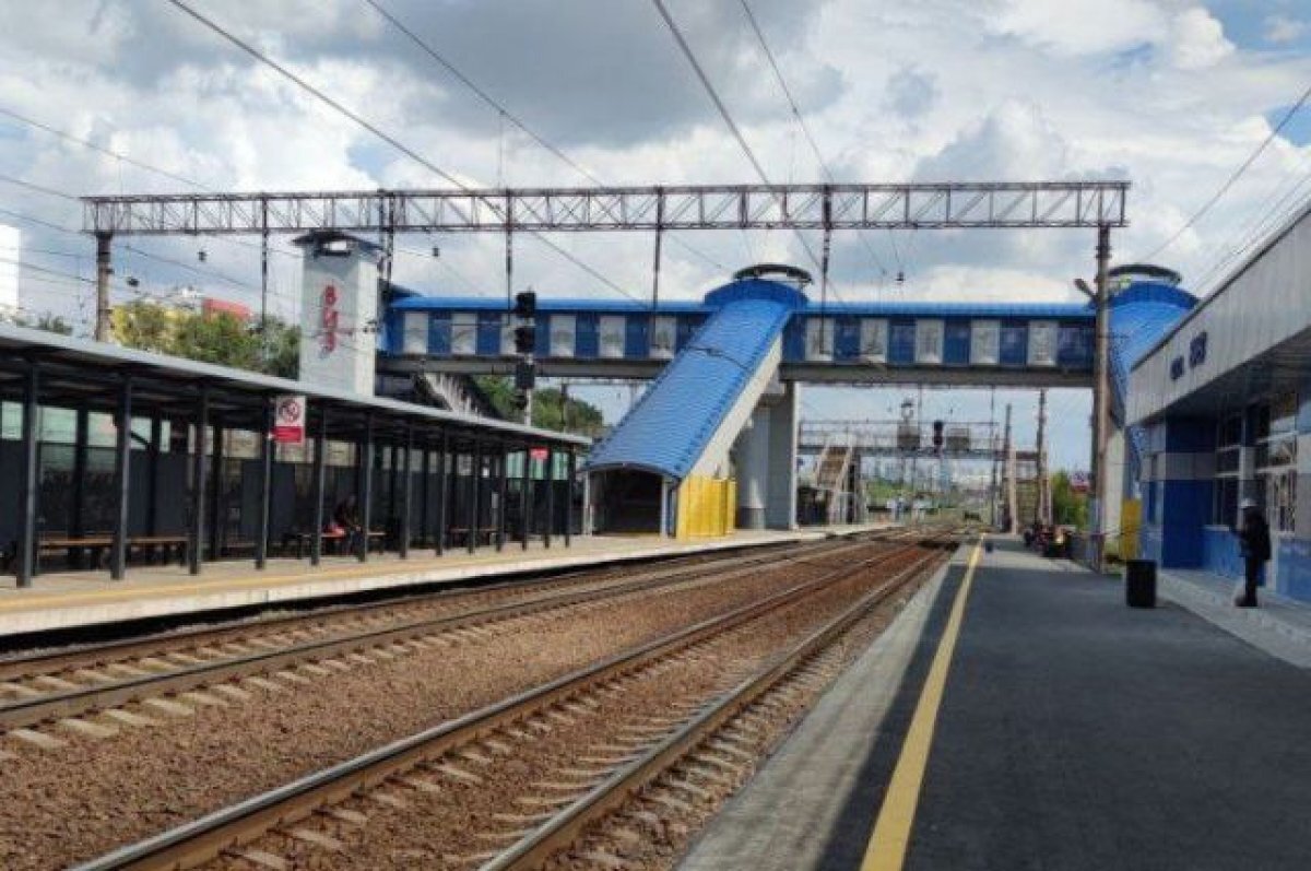    СвЖД завершила строительство нового пешеходного моста на ВИЗе
