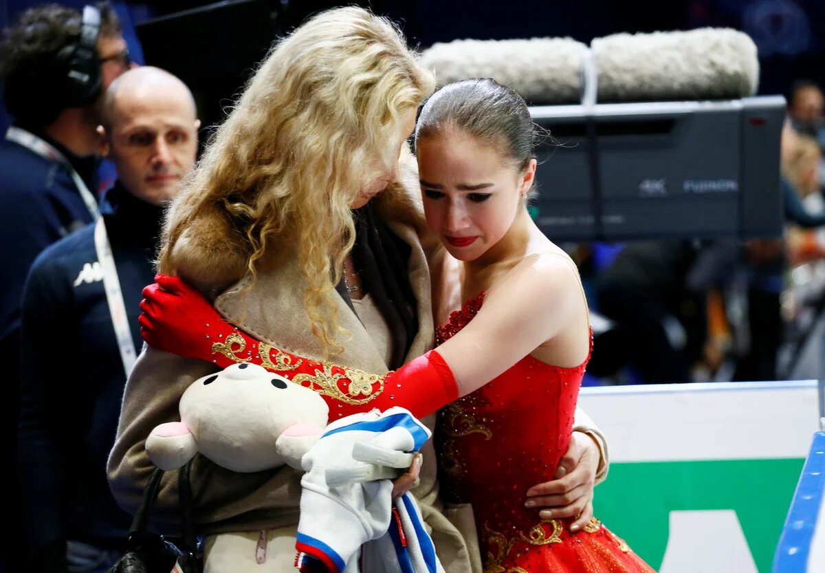 Алина Загитова и Этери Тутберидзе на Чемпионате мира в 2018 году в Милане.