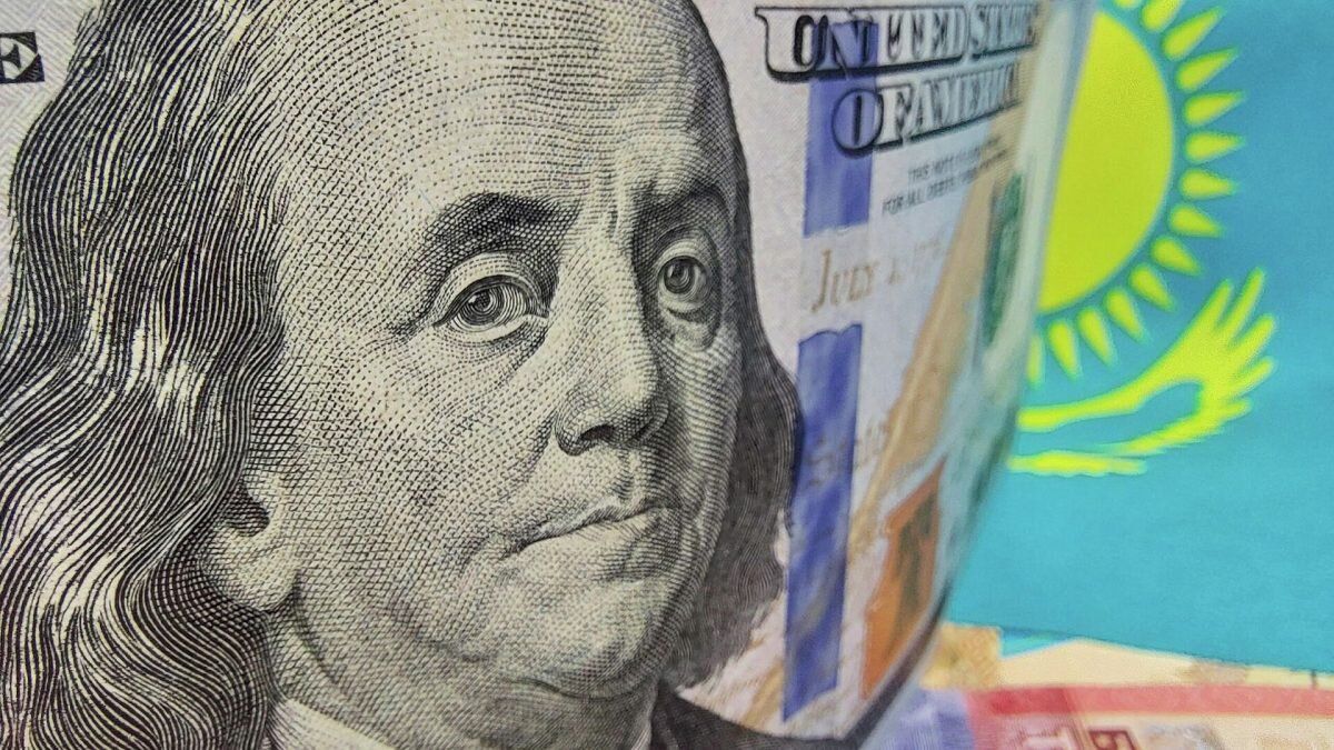 Тенге к доллару. 20 Долларов в тенге. 100 Долларов в тенге. Казахская валюты 2022.