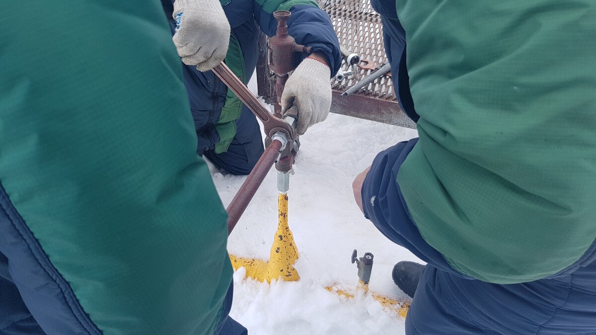 подслушано у вахтовиков. вахтовик дзен. вахтовик дзен. вахтовики на крайнем севере. день вахтовика.