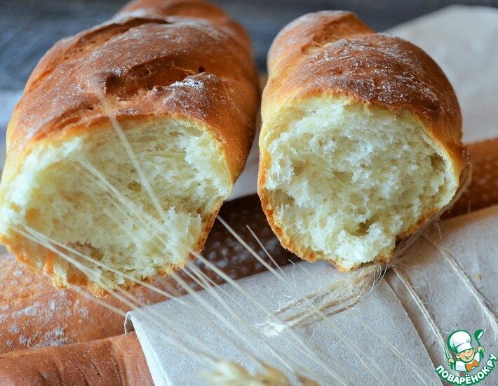 Кто же не любит багеты?! Много хрустящей корочки и нежный мякиш. Хороши с молоком и к чаю, на бутерброды и с горячим, универсальны. Эти багеты с творогом и добавлением цельнозерновой муки. Угощайтесь.