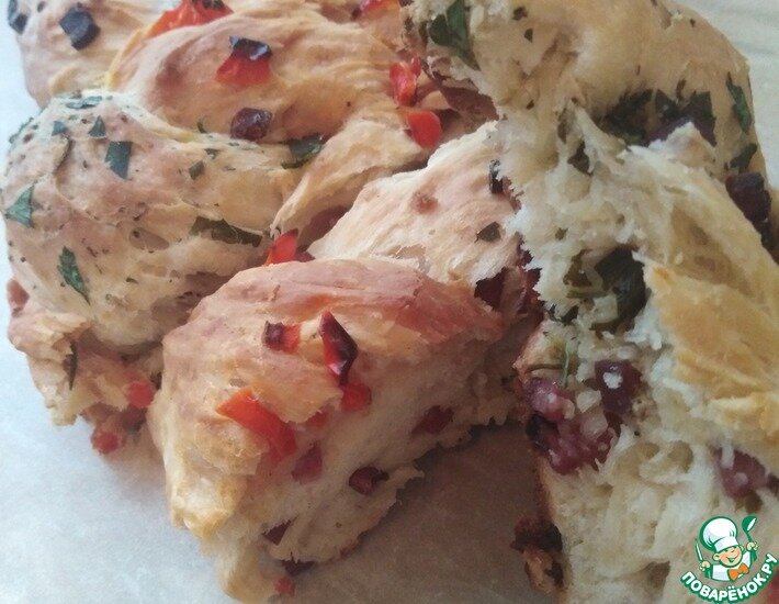 Такой вкусный, мягкий, ароматный хлебушек. Когда его выпекаешь, стоит потрясающий аромат по всему дому. Подойдёт такой хлеб и с супом, и с бутербродами, что уж говорить, даже просто чаем - вкусно. С начинками можно поэкспериментировать, но нам больше нравится именно так, как я описала в приготовлении. Попробуйте!