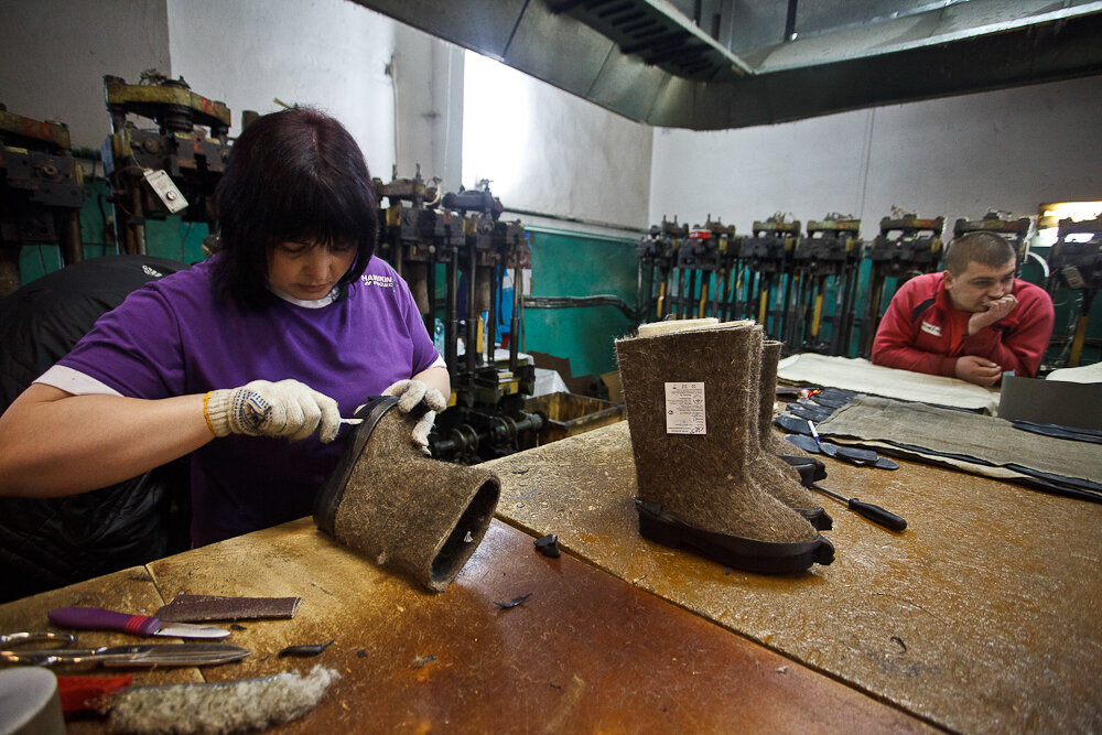 Тематическое фото, про Екатерину Шаврину и валенки, вот только на фото не Шаврина, но чем то похожа)))