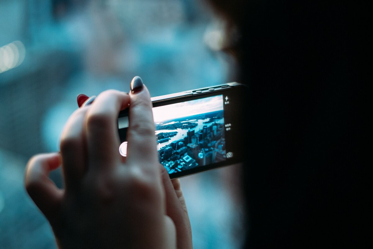 https://pixabay.com/ru/photos/%D1%81%D0%BC%D0%B0%D1%80%D1%82%D1%84%D0%BE%D0%BD-%D1%86%D0%B8%D1%84%D1%80%D0%BE%D0%B2%D0%BE%D0%B9-%D1%84%D0%BE%D1%82%D0%BE%D0%B0%D0%BF%D0%BF%D0%B0%D1%80%D0%B0%D1%82-%D0%BA%D0%B0%D0%BC%D0%B5%D1%80%D1%8B-381237/