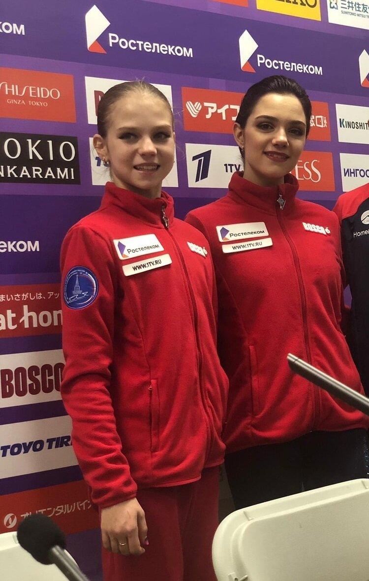 Женя с Сашей на пресс-конференции